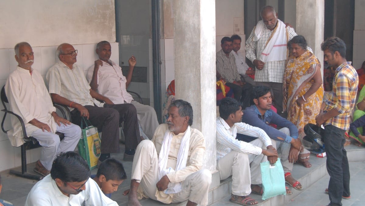 कैंप में दलालों का भरमार, दिव्यांग परेशान