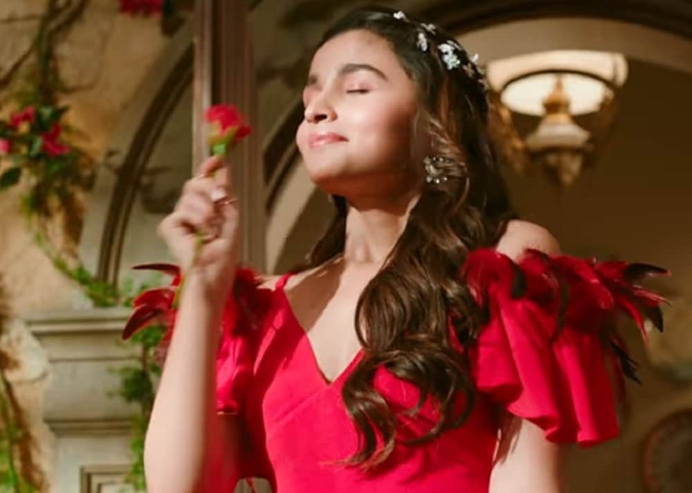 Watch How Alia Bhatt And Varun Dhawan Promotes Cleanliness Drive