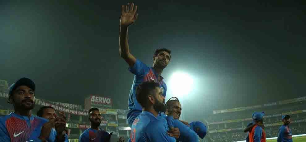 Virat Kohli's reaction on 13 year old pic with Aashish Nehra during his farewell