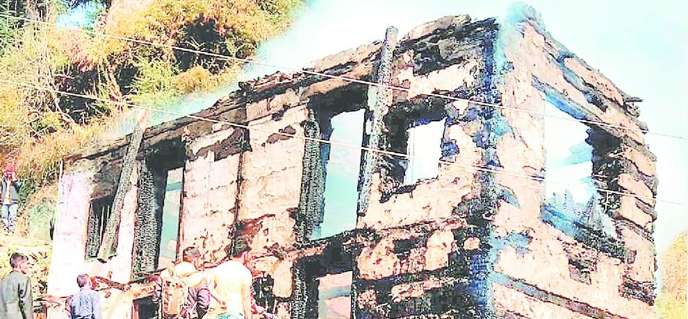 house on fire in kullu 20 sheep died