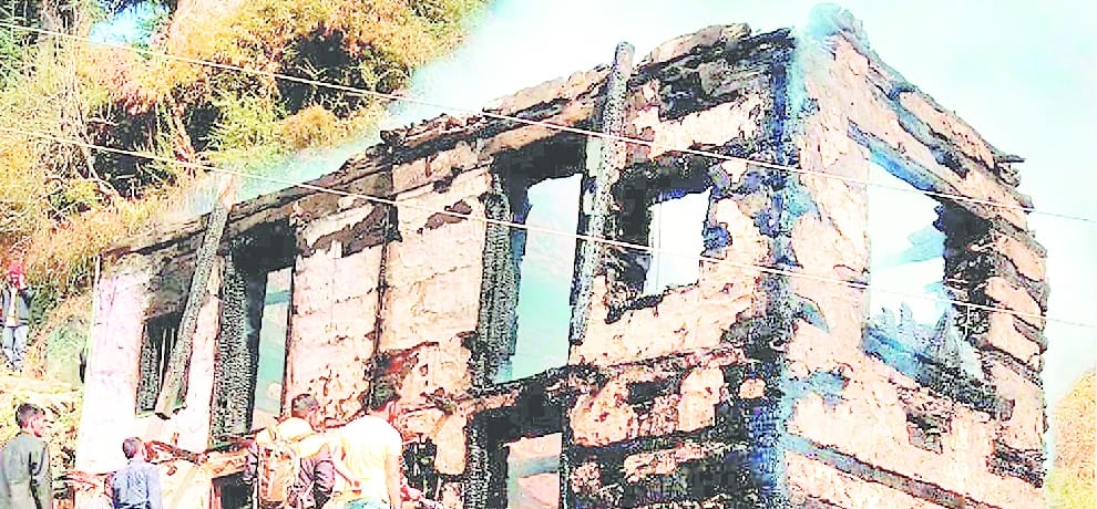 house on fire in kullu 20 sheep died