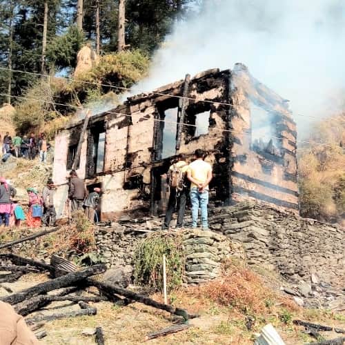 house on fire in kullu 20 sheep died