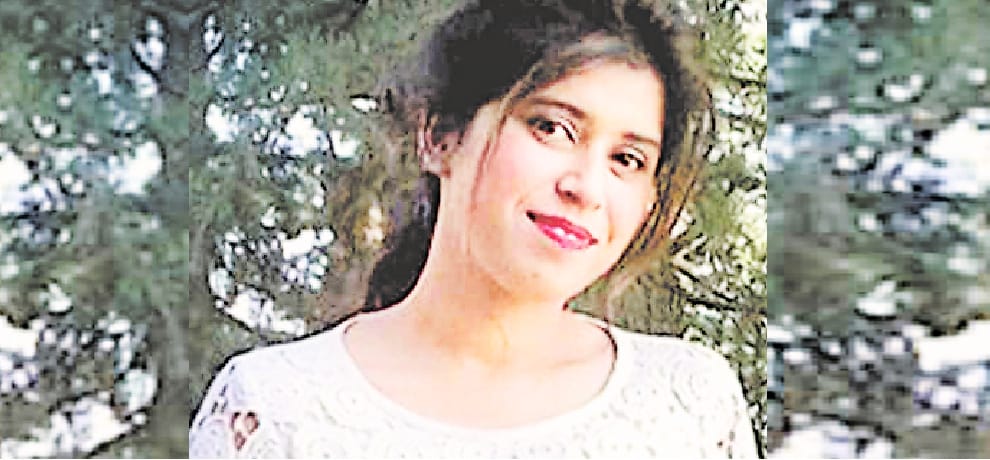 garima pathania of hpu got top position in mba examination