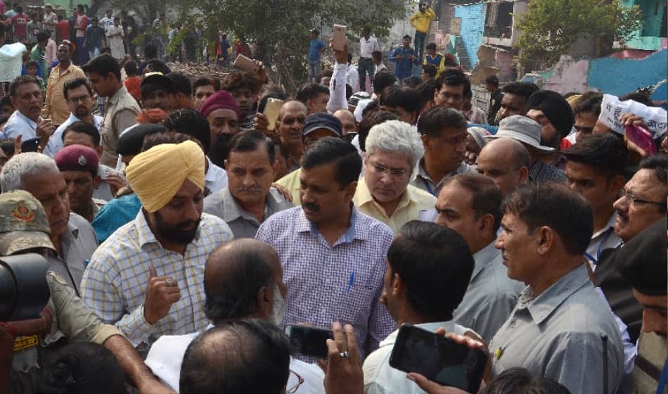 arvind kejriwal reached kathputli colony said himself helpless