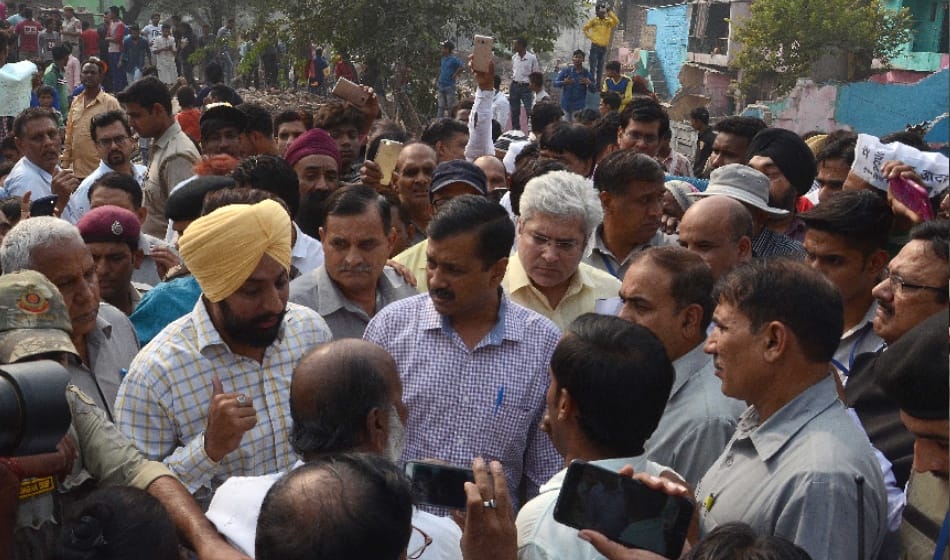 arvind kejriwal reached kathputli colony said himself helpless