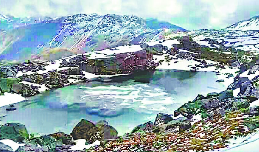 Lake collector of Lake Nazrikund in Chhipalkadar