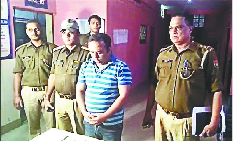 Caught with the old rancy of five lakh
