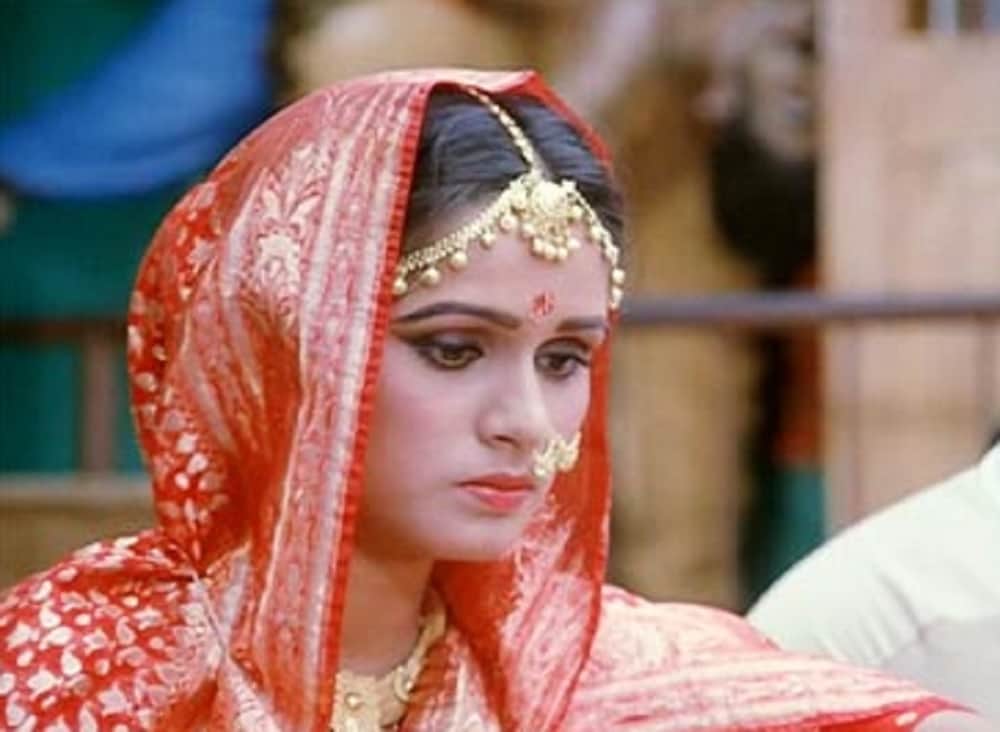 padmini kolhapure birthday when she shoot bold scene at age 15