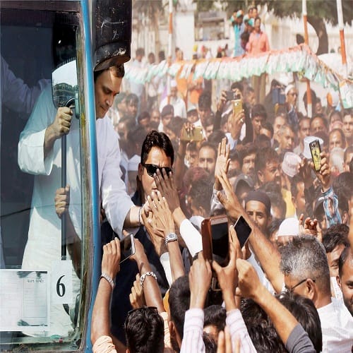 girl climbed rahul gandhis van for selfie in bharuch rally 