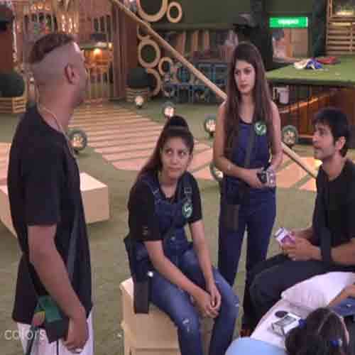 BIGG BOSS 11 AAKASH REMOVE HIS PANT FOR THIS FEMALE CONTESTANT