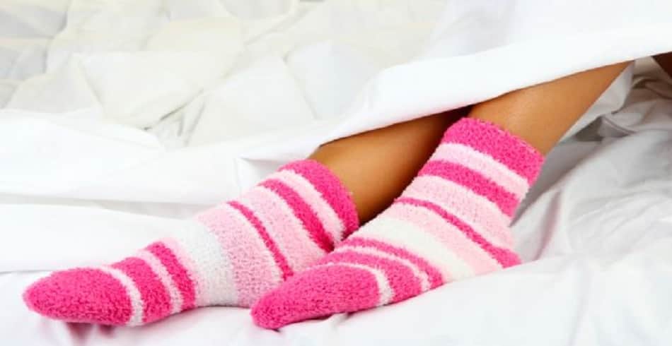 4 side effects of wearing socks in summer