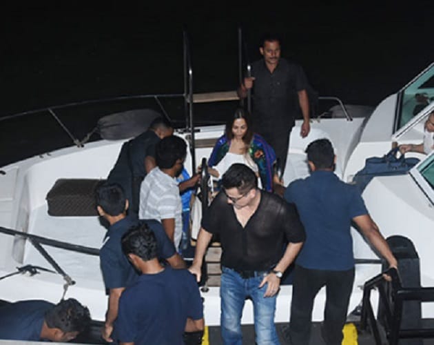 Shah Rukh Khan birthday bash in Alibaug All bollywood stars join the party