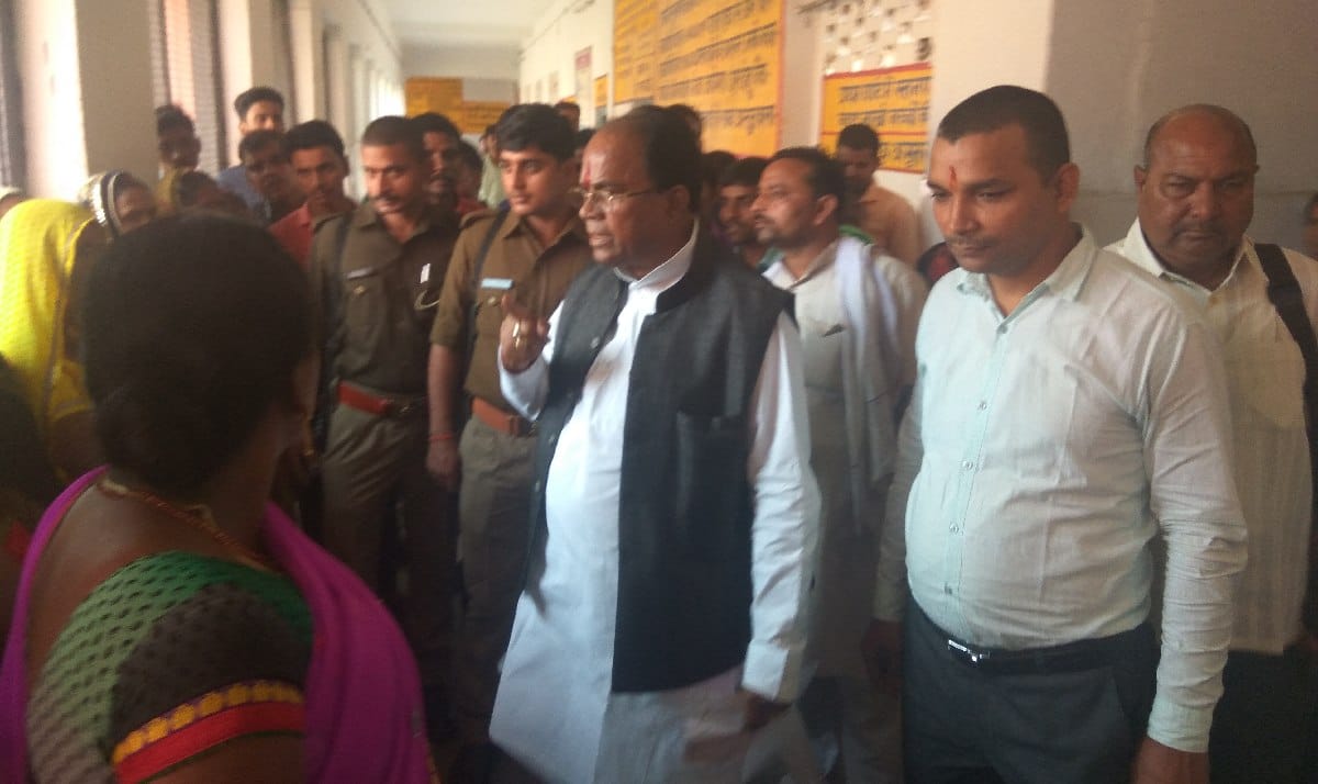विधायक ने लौटवाई घूस की रकम, मची खलबली