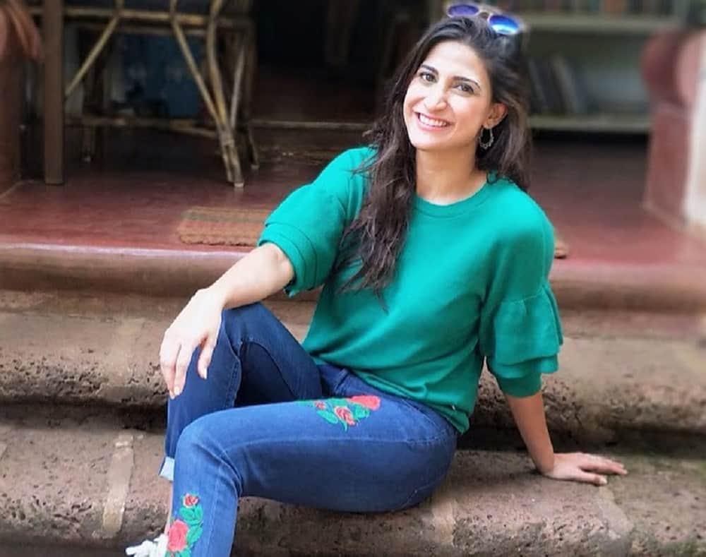 aahana kumra held by cab driver on her trip