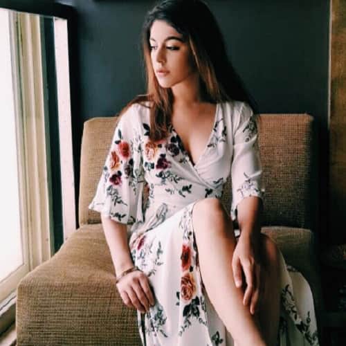 Pooja Bedi daughter Aalia Furniturewalla is become the fashion sensation 