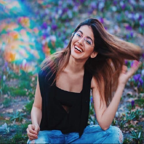 Pooja Bedi daughter Aalia Furniturewalla is become the fashion sensation 
