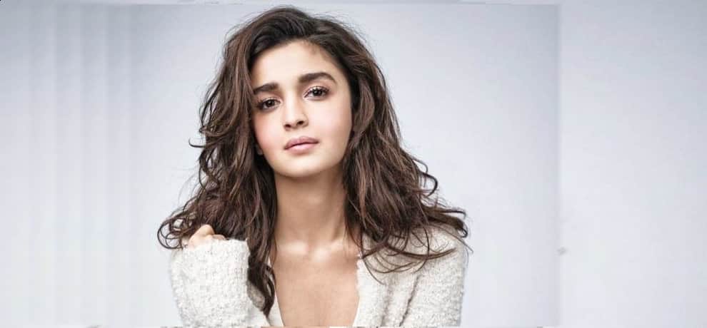 Alia Bhatt celebrating her birthday on Brahmastra set
