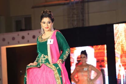 mairzapur daughter win title of mrs india universe