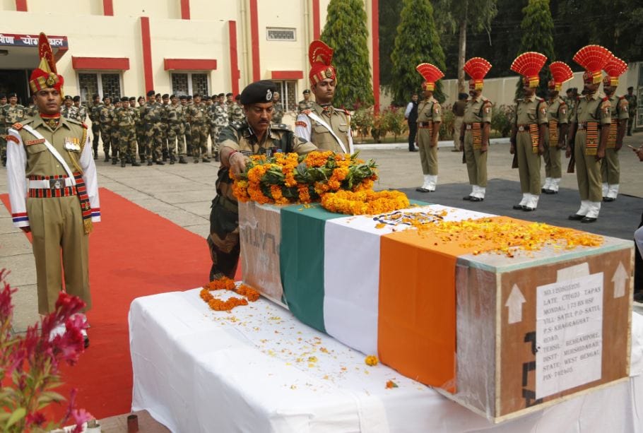 Bsf pays tribute to his soldiers who was killed in ceasefire by pak