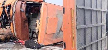big accident on nh2 in agra 15 children injured