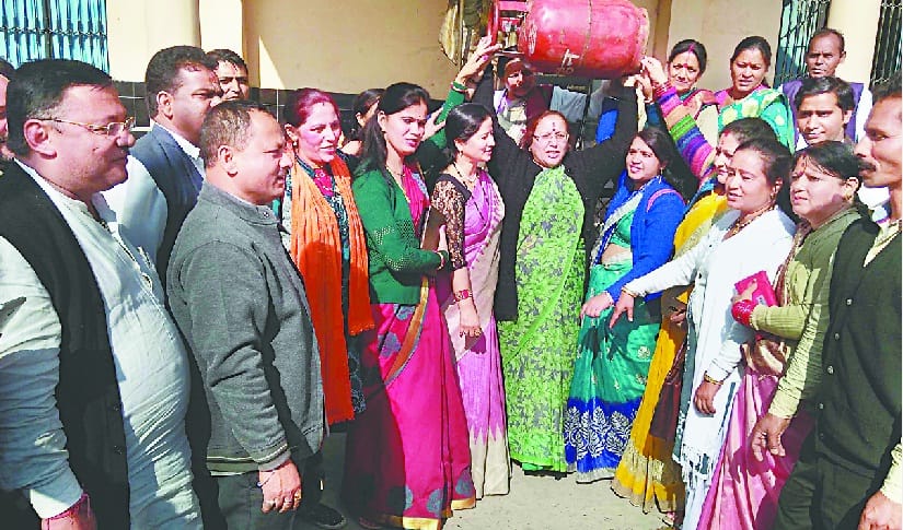 Congressmen performed with cylinders