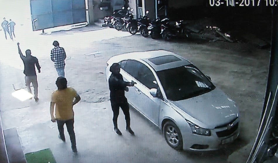 firing in faridabad at businessman place