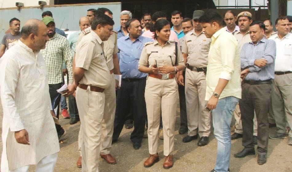 firing in faridabad at businessman place
