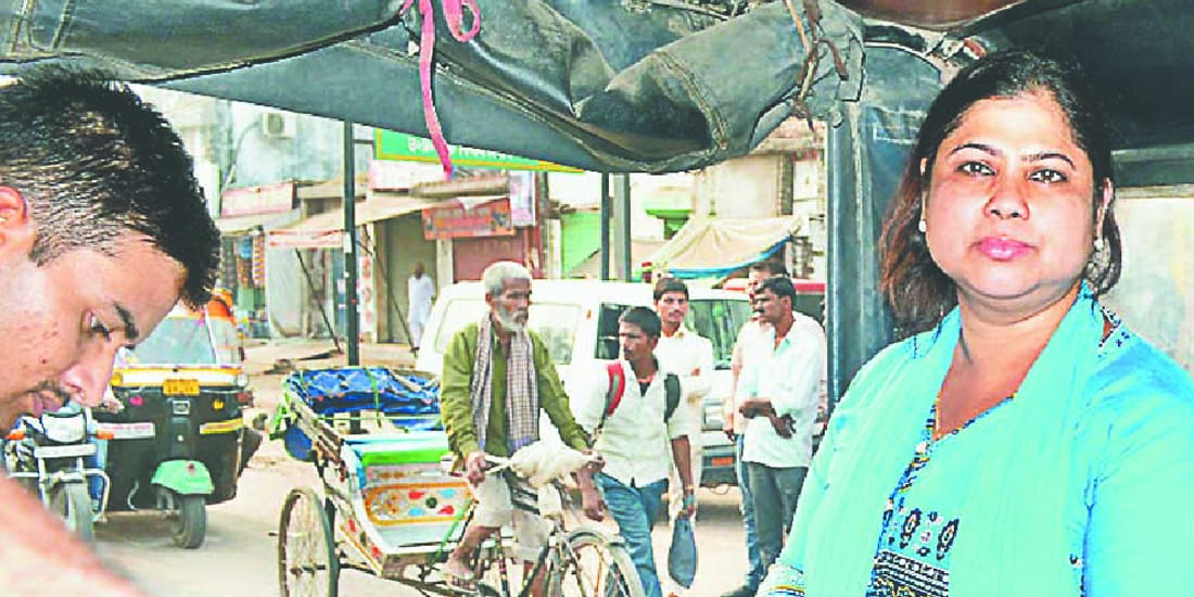 Five lakh looted by a female professor