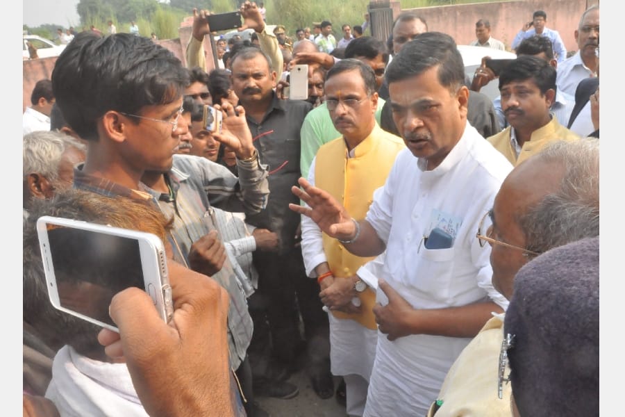 deputy CM distributes cheque to NTPC explosion victim.