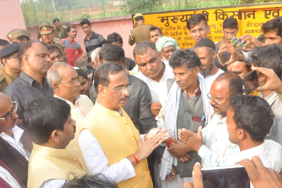 deputy CM distributes cheque to NTPC explosion victim.