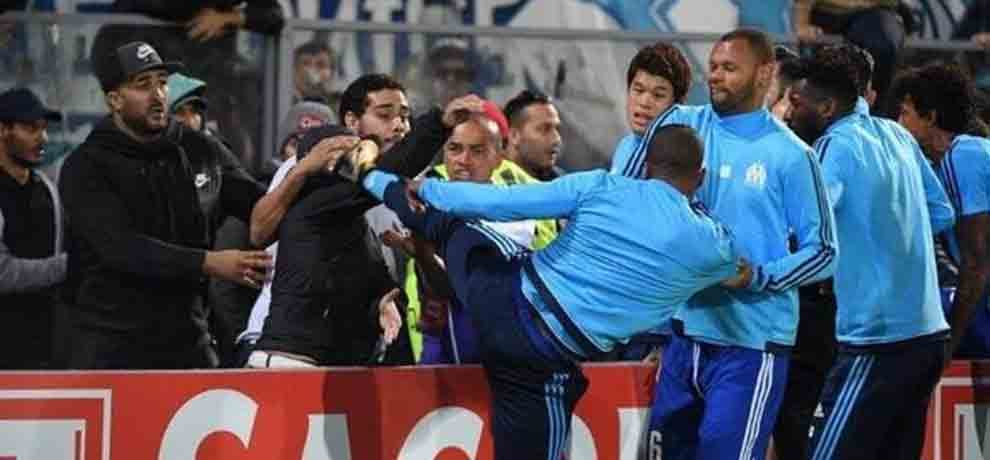 Video: Patrice Evra kicking fan before the start of the match