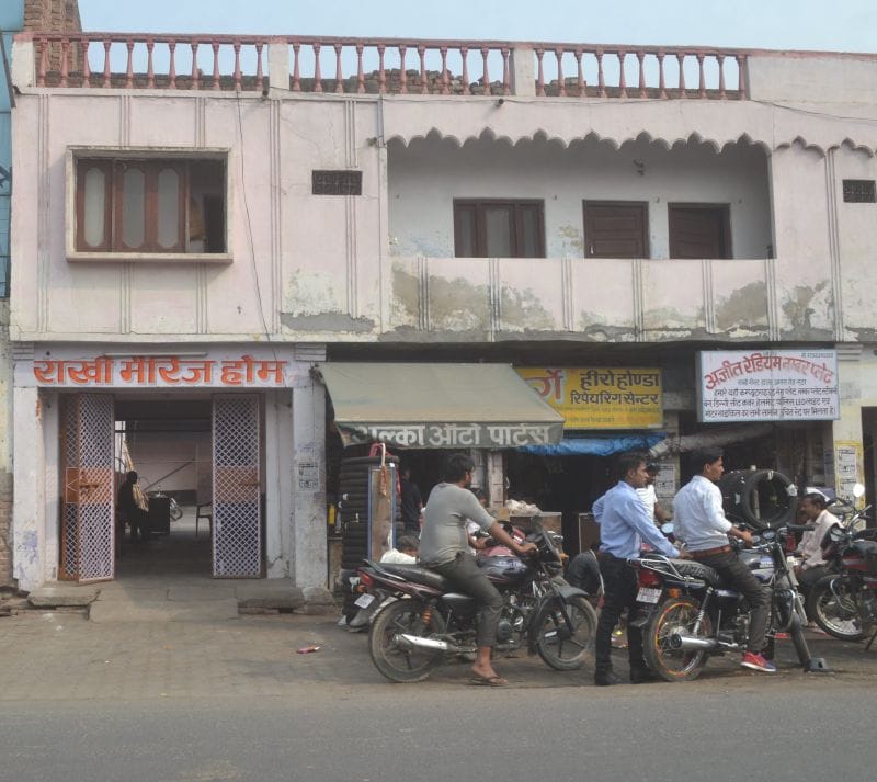 सीसीटीवी तो दूर यहां गार्ड तक नहीं है तैनात