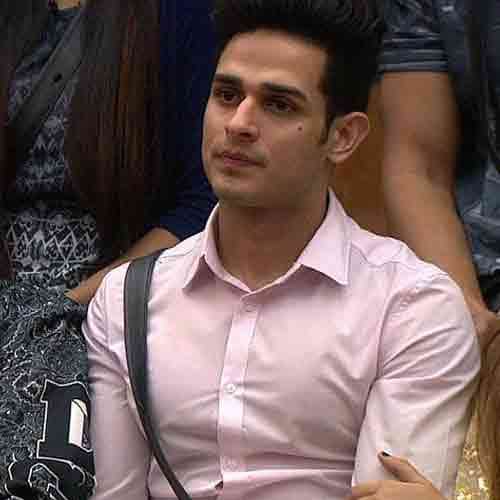 BIGG BOSS 11 ARSHI KHAN SAID THAT PRIYANK WANTS TO KISS HER