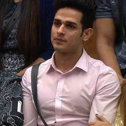BIGG BOSS 11 ARSHI KHAN SAID THAT PRIYANK WANTS TO KISS HER