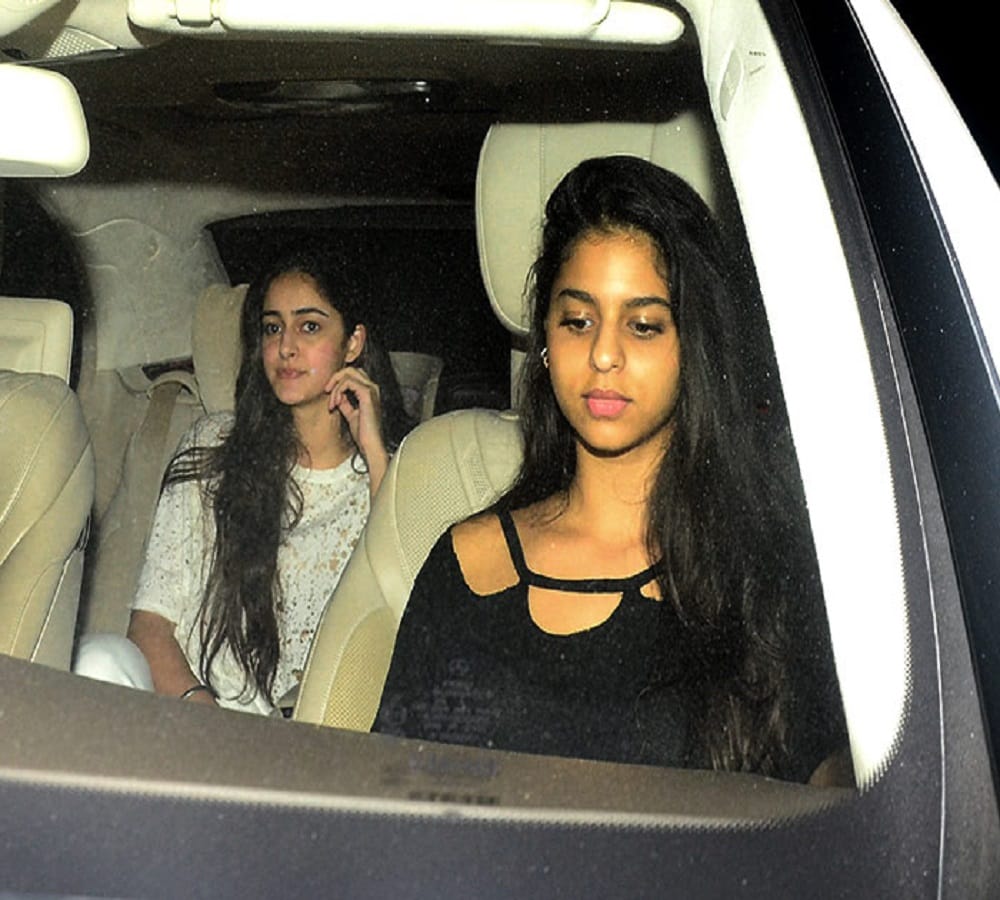 first photo of suhana khan with actress juhi chawla got viral 