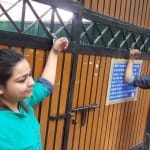 हथकड़ी लगा किया प्रदर्शन