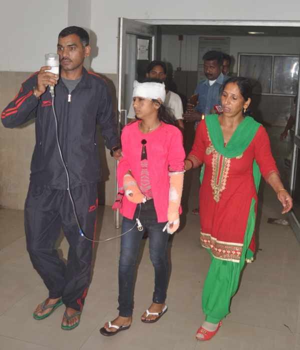 parents of himachal students injured in agra bus accident reached agra