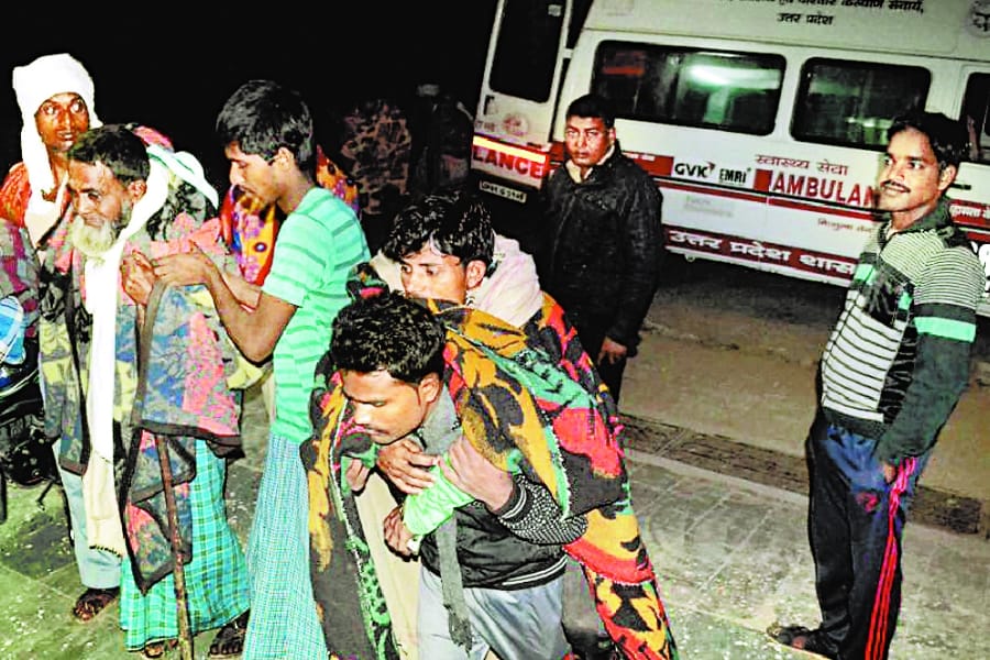 one died and seventeen injured in an accident in shrawasti.