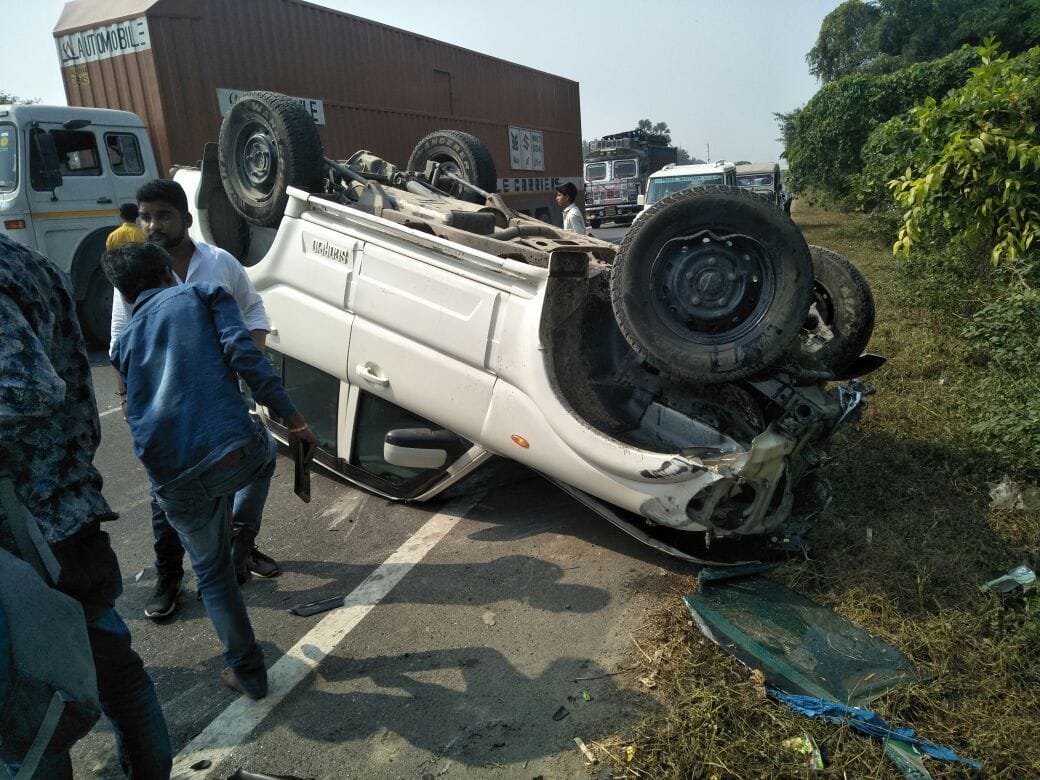 on high tyre burst, lady colppalsed, 3 injured  