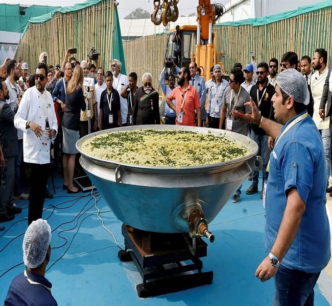 Khichdi cooked for world record in world food india in presence of Baba Ramdev