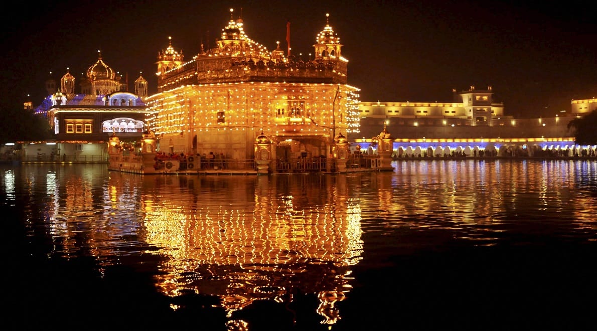 Guru Nanak Dev's 548th jayanti celebrate in golden temple