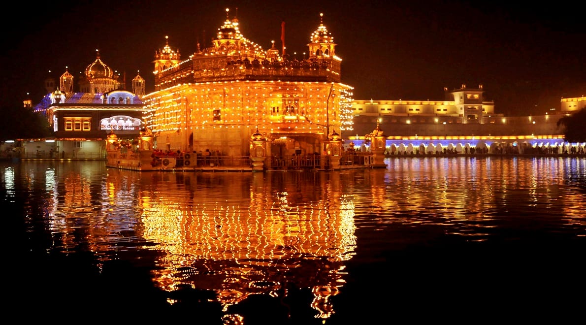 Guru Granth Sahib Established in Golden Temple Amritsar on 27 August 1604