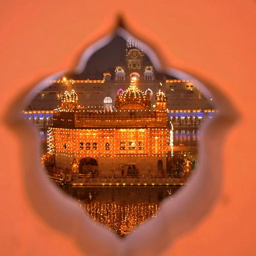 Guru Nanak Dev's 548th jayanti celebrate in golden temple