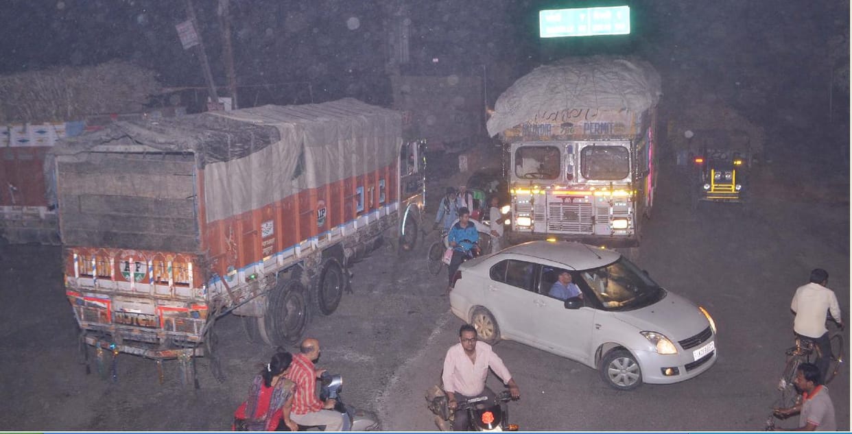 नेताजी के करीबी ट्रांसपोर्टर, .. तो कार्रवाई कौन करे