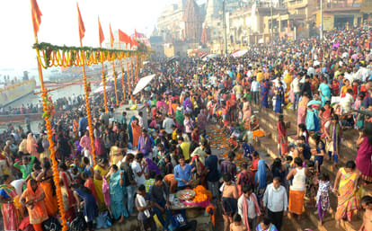 five lakh people bath on karthik purnima in varanasi