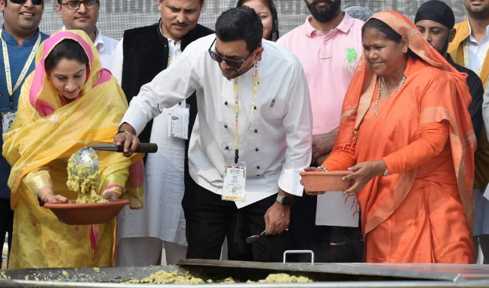 India enters Guinness World Record for 'largest serving of rice and beans' cooking 918 kg Khichdi