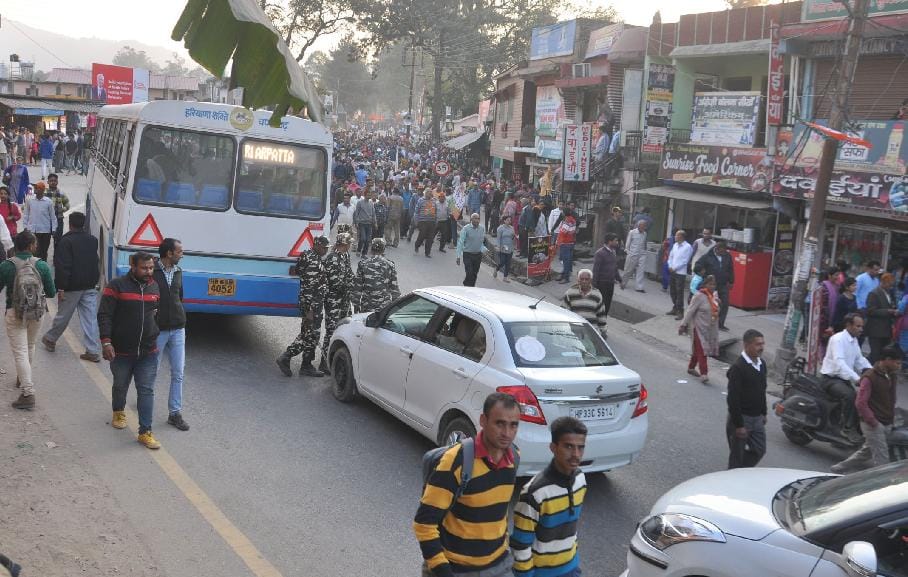 रैली के बाद सुंदरनगर में हाईवे पर दो घंटे तक बाधित रहा यातायात
