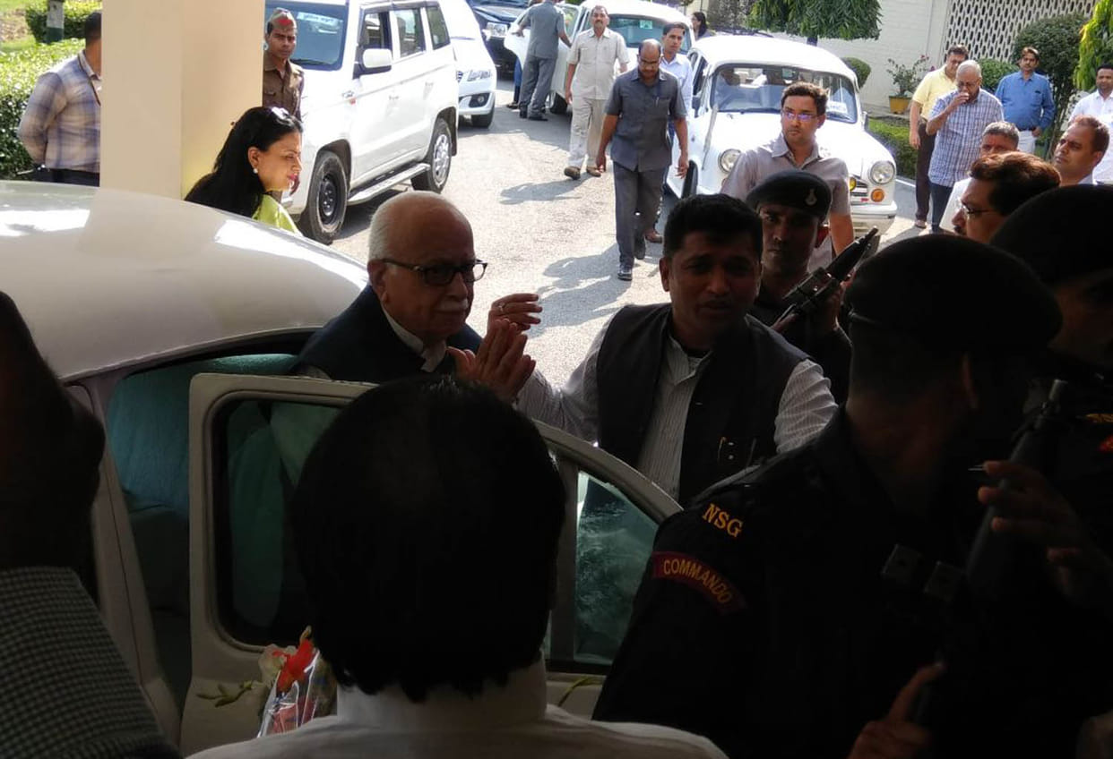 lal krisna advani arrived in banaras to participate in dev deepawali program