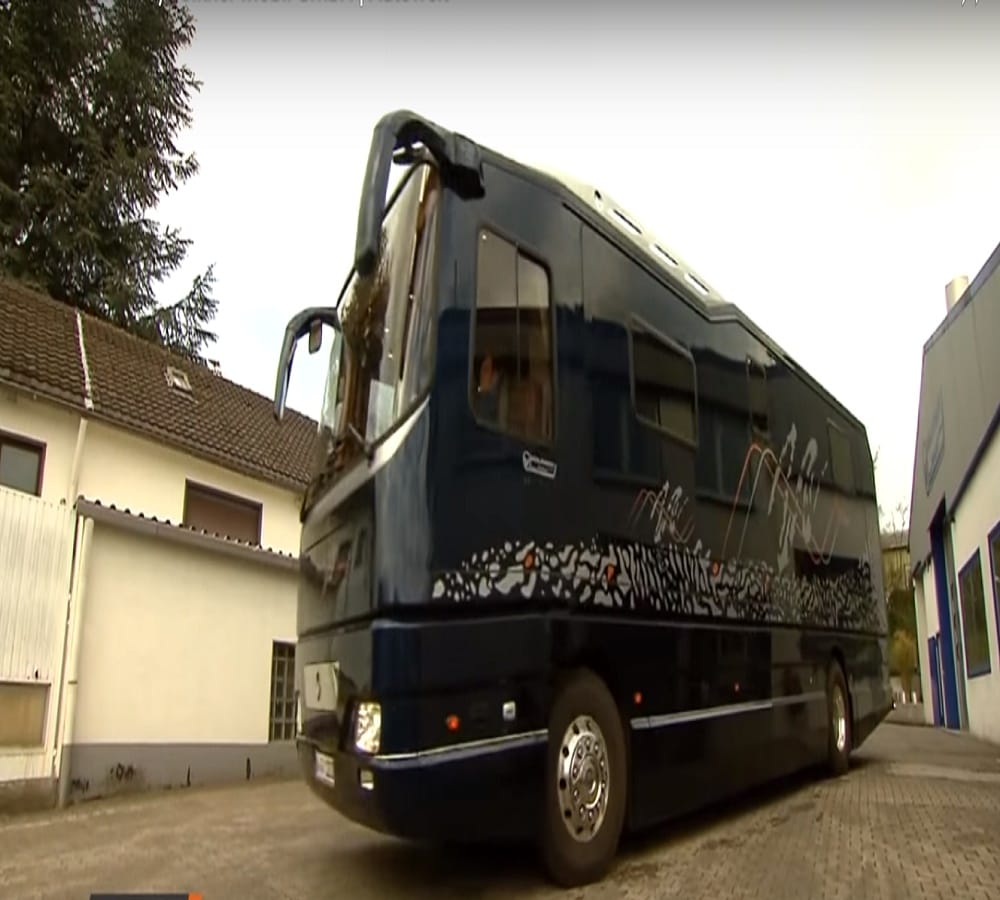 6 super luxury buses for long routes