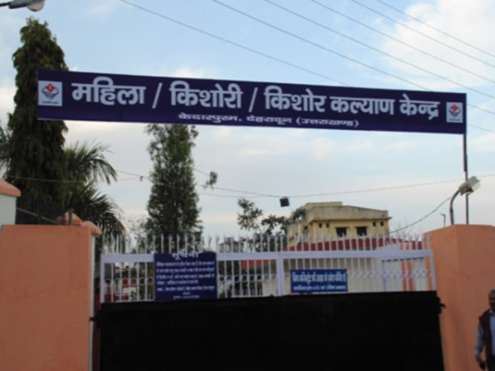 Dehradun nari niketan 28 sanvasni suddenly fallen sick together